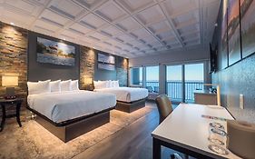 Terrace Bay Hotel - Lakefront